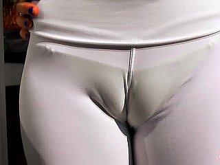 مذهلة Beamy Sincere Special ن CAMELTOE ضخمة، في سن المراهقة الشقراء اللاتينية!